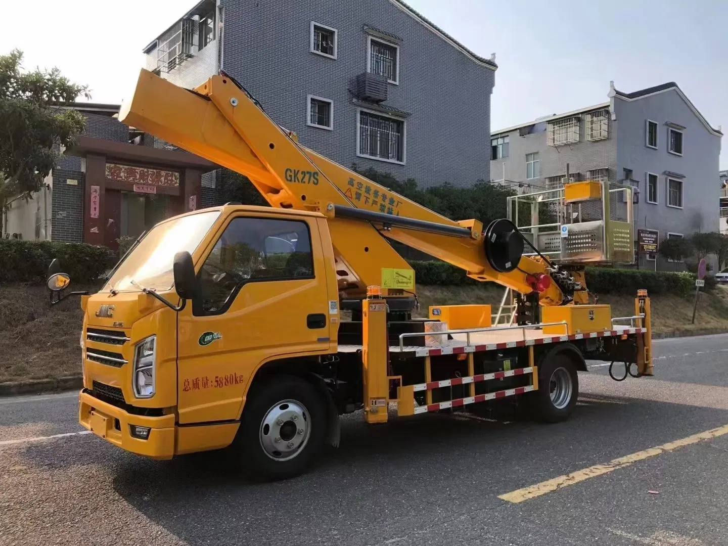 Jmc 16m 18m 23m Telescopic Boom High Altitude Operation Truck Aerial Work Platform with Working Bucket Aerial Lift Truck
