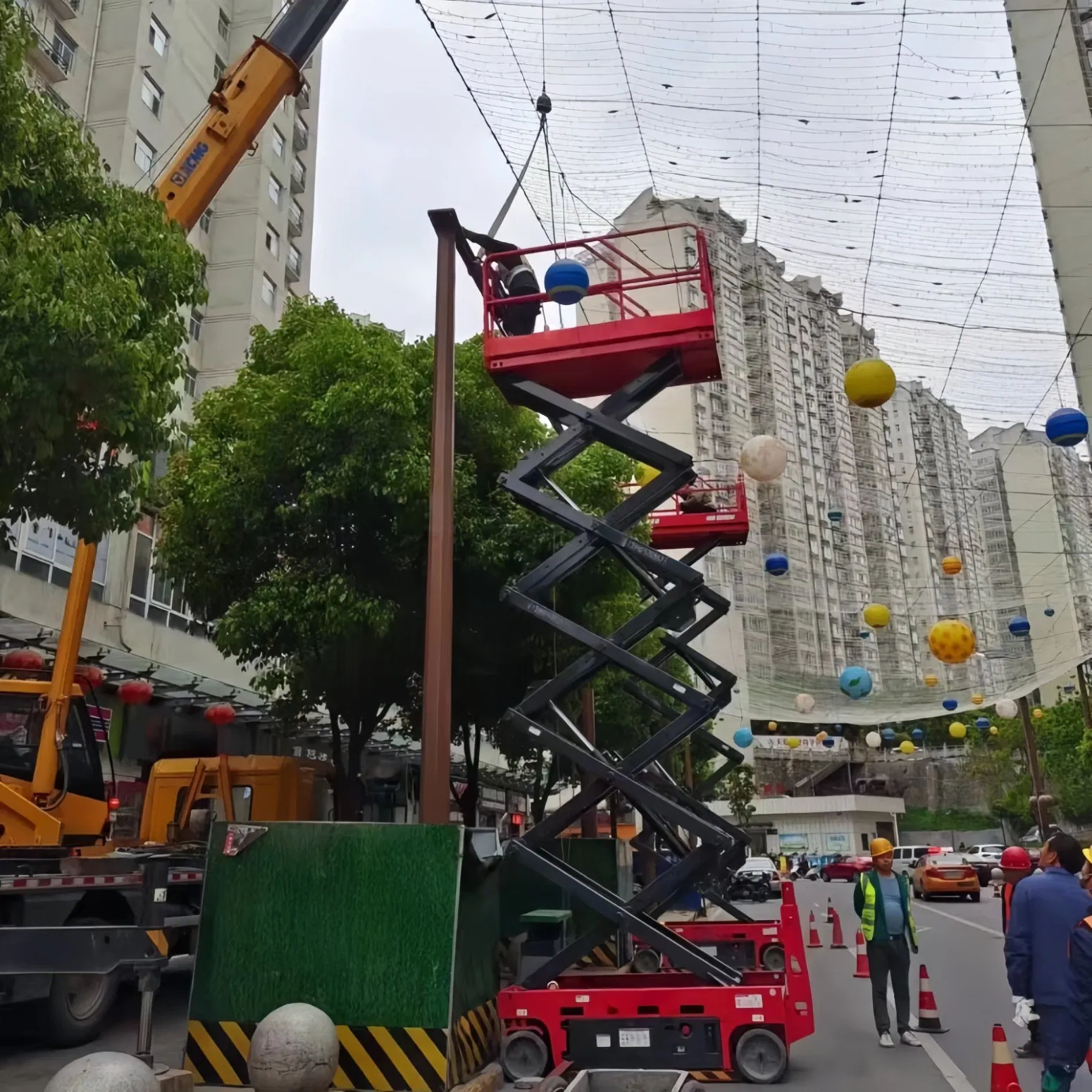 4m to 16m Electric Scissor Lift Platform for Warehouse Person Freight Cargo