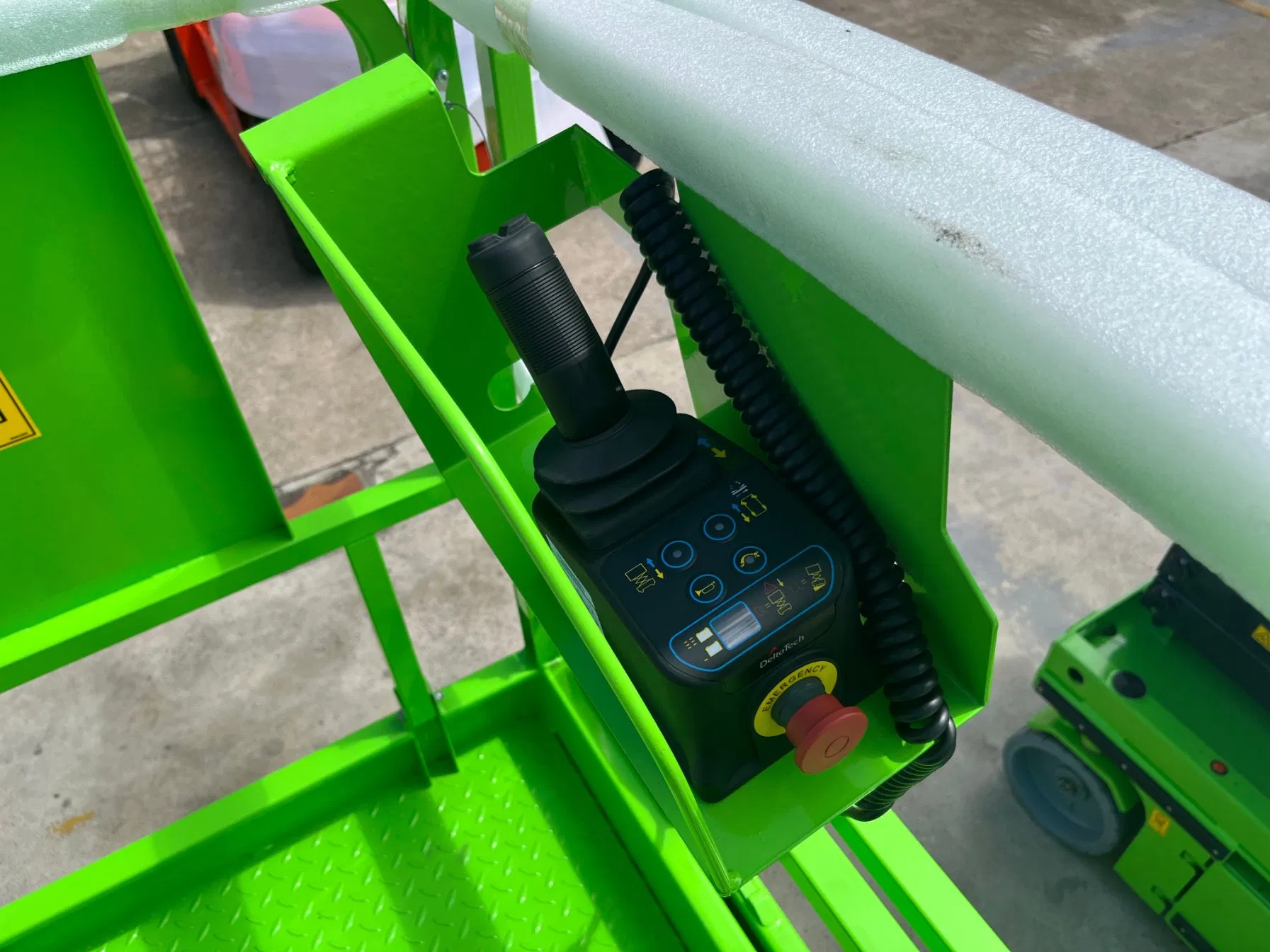 12m Heavy-Duty Electric Scissor Lift Platform 350kg Max Load Non-Marking Tires for Indoor Use CE &amp; ANSI Certified