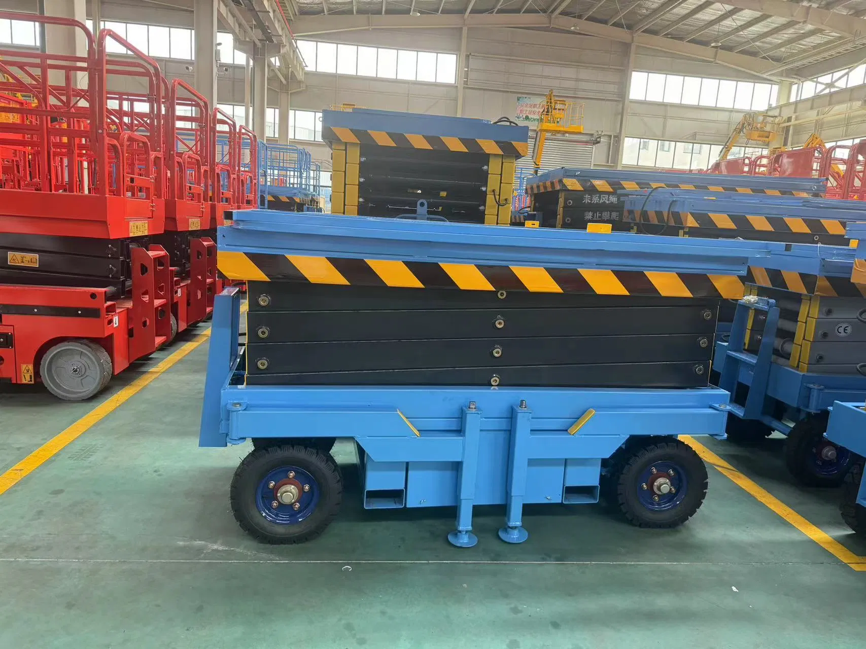 China Mrt CE 14m Heavy Duty Hydraulic Mobile Self-Propelled Man Pulling Scissor Lift Cherry Picker Warehouse Equipment with Fall Protection