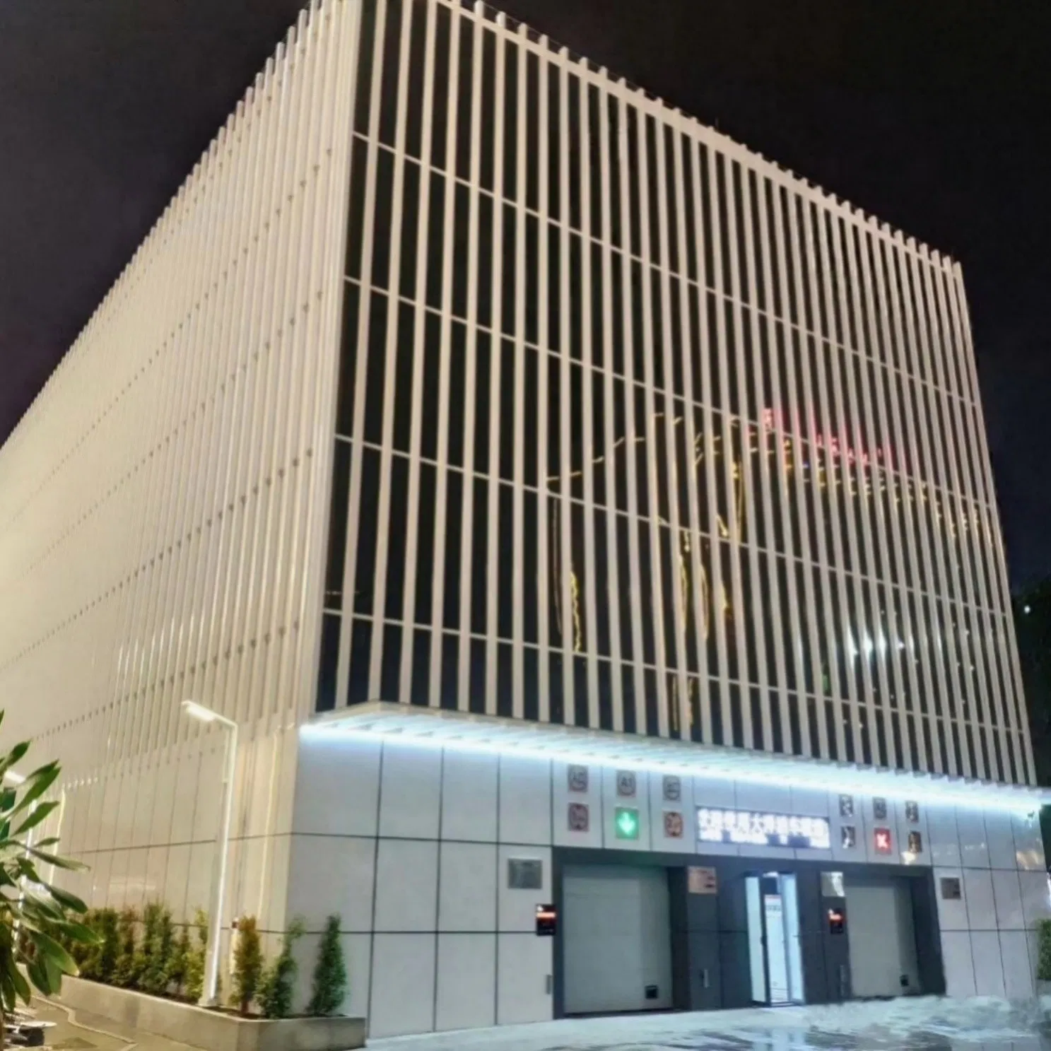 Special Vehicle Compatible Circular Vertical Lift Parking System with Customized Platform Dimensions