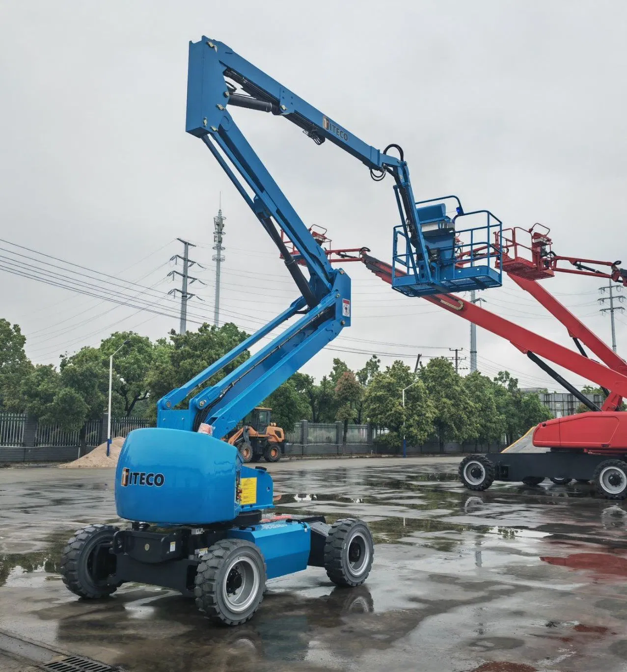 Top Sales Gtzz12D 12m 230kg Electric Articulated Boom Man Lift Aerial Work Platform Self-Propelled Cherry Picker Manlift Car Lift for Warehouse