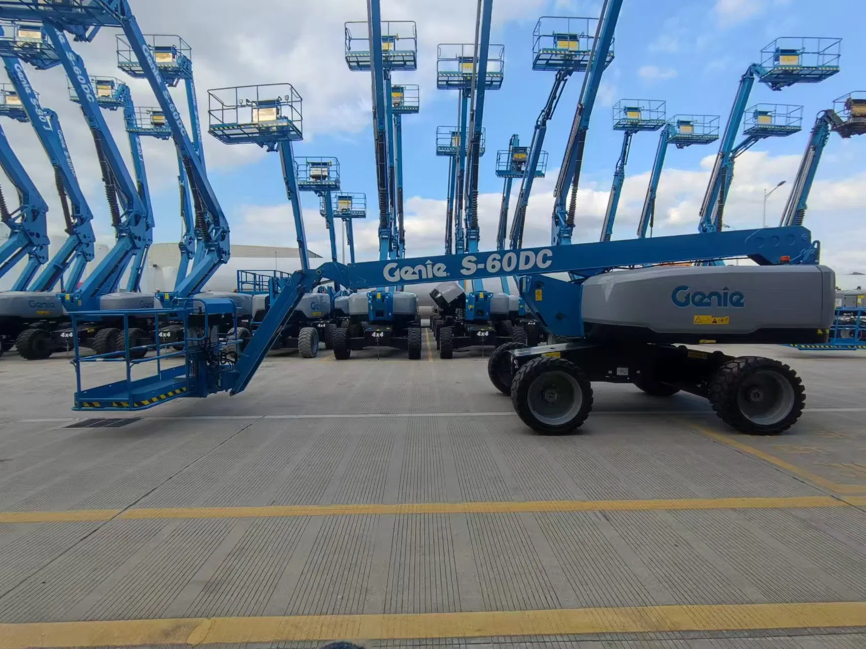 Aerial Platform Genie 20m Lifter Manlift Telescopic Boom Lift Work Platform Lift Tables S-60 DC on Sale