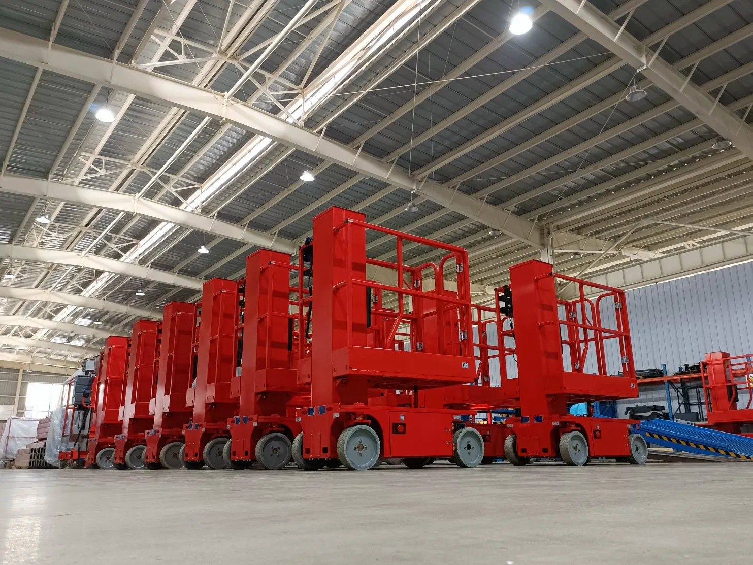 Platform Capacity of 500 Lbs. 227kg Working Height 31 FT. 6 in. 9.8m Vertical Mast Boom Lift Man Lift Cherry Picker Vertical Mast Lift