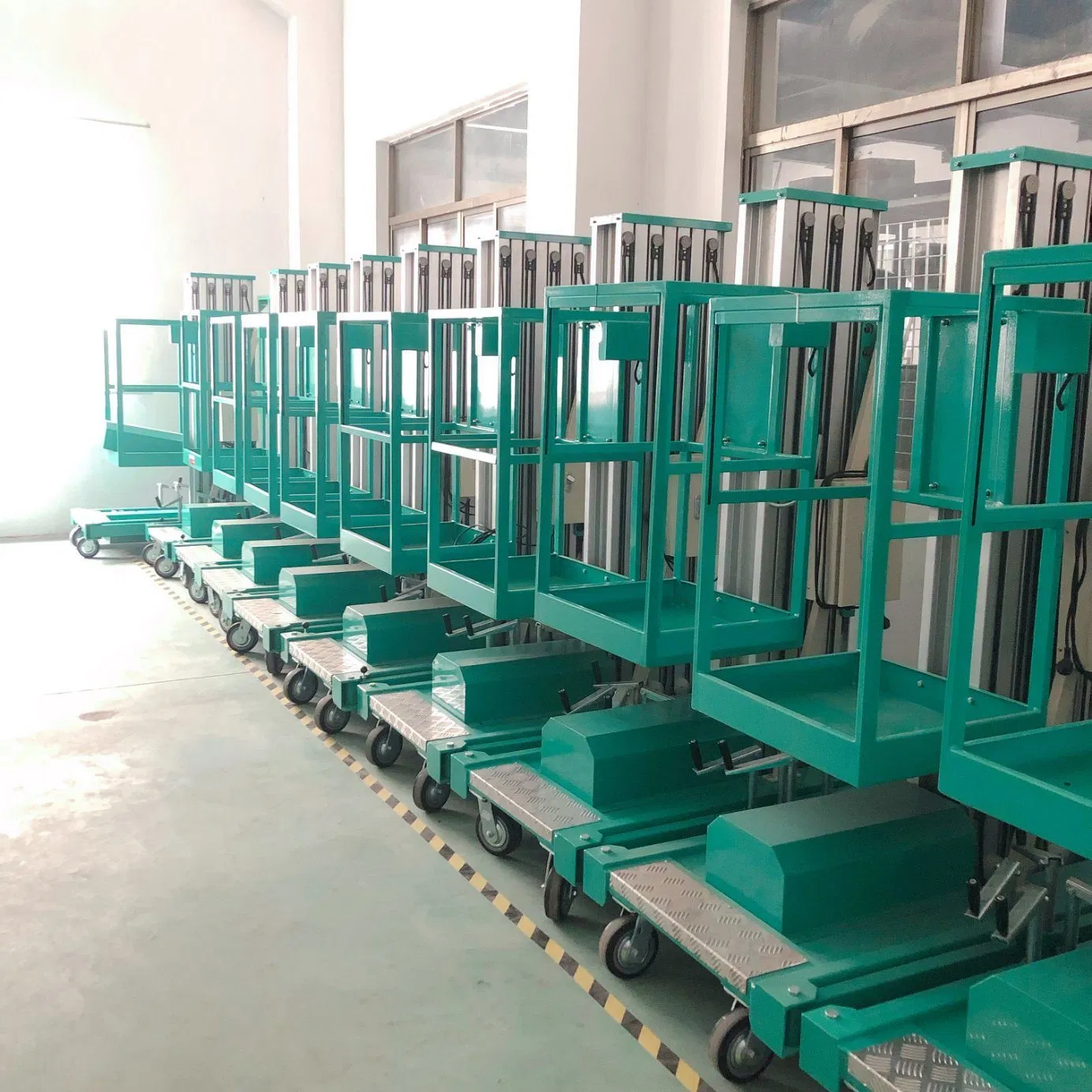 10m Platform Height Triple Masts Mobile Aluminum Aerial Work Platform