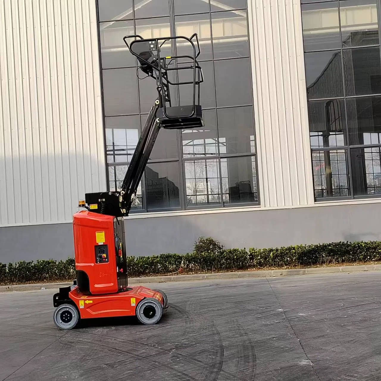 Self-Propelled Lift Vertical Mast Arm Cantilever Aluminum Electric Lift Platform