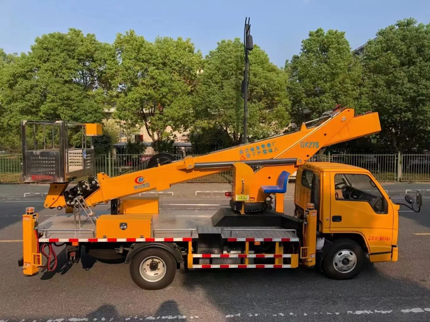 Jmc 16m 18m 23m Telescopic Boom High Altitude Operation Truck Aerial Work Platform with Working Bucket Aerial Lift Truck