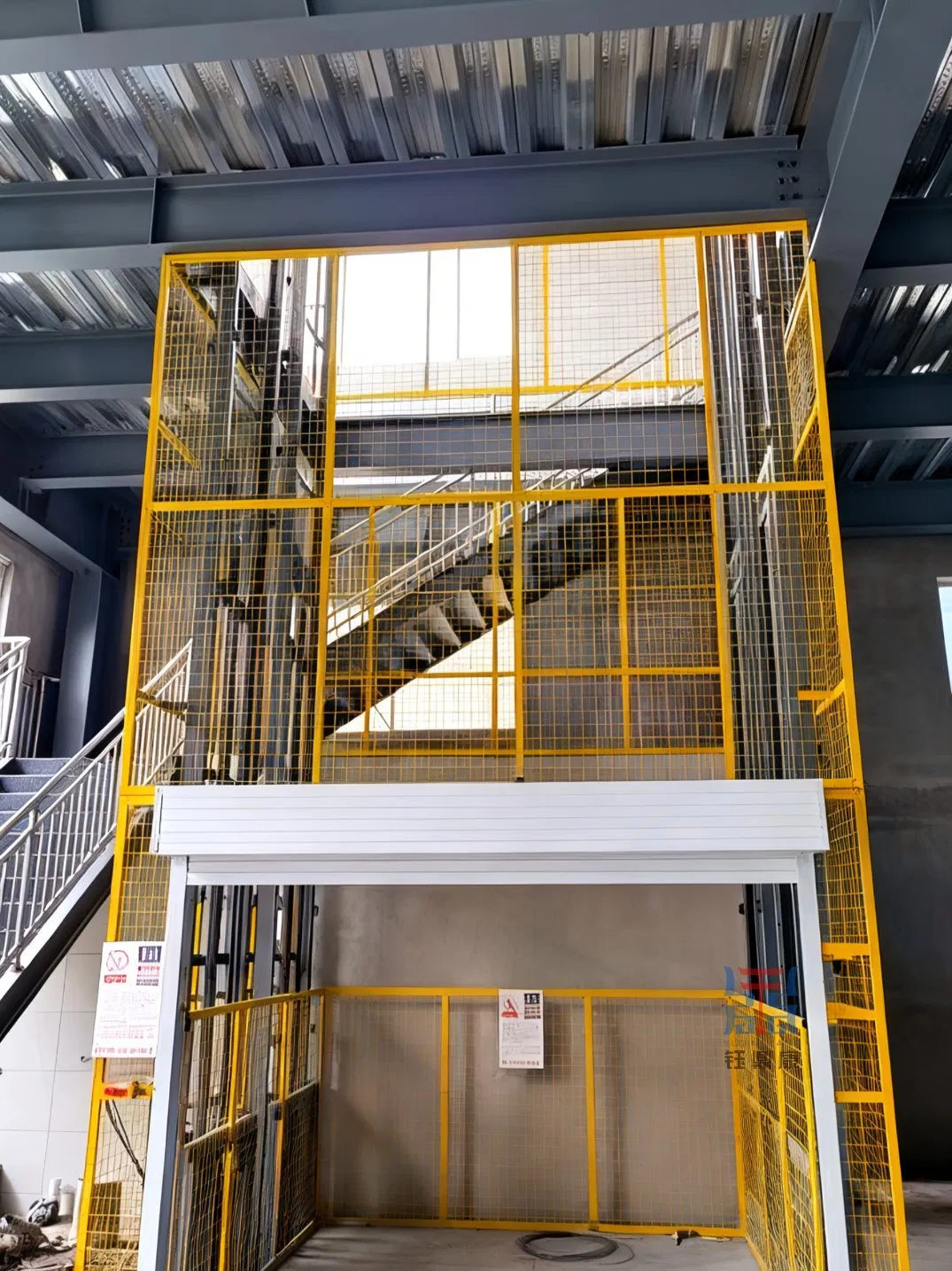 Reliable Vertical Freight Lift for Warehouse Operations and Logistics