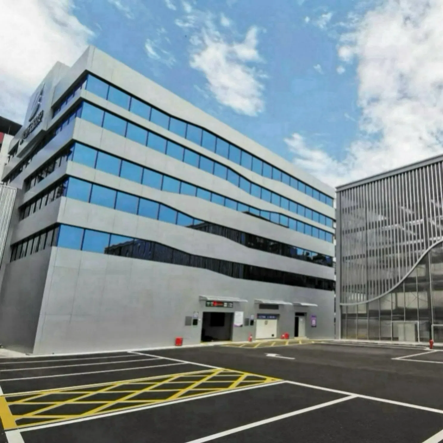 Special Vehicle Compatible Circular Vertical Lift Parking System with Customized Platform Dimensions