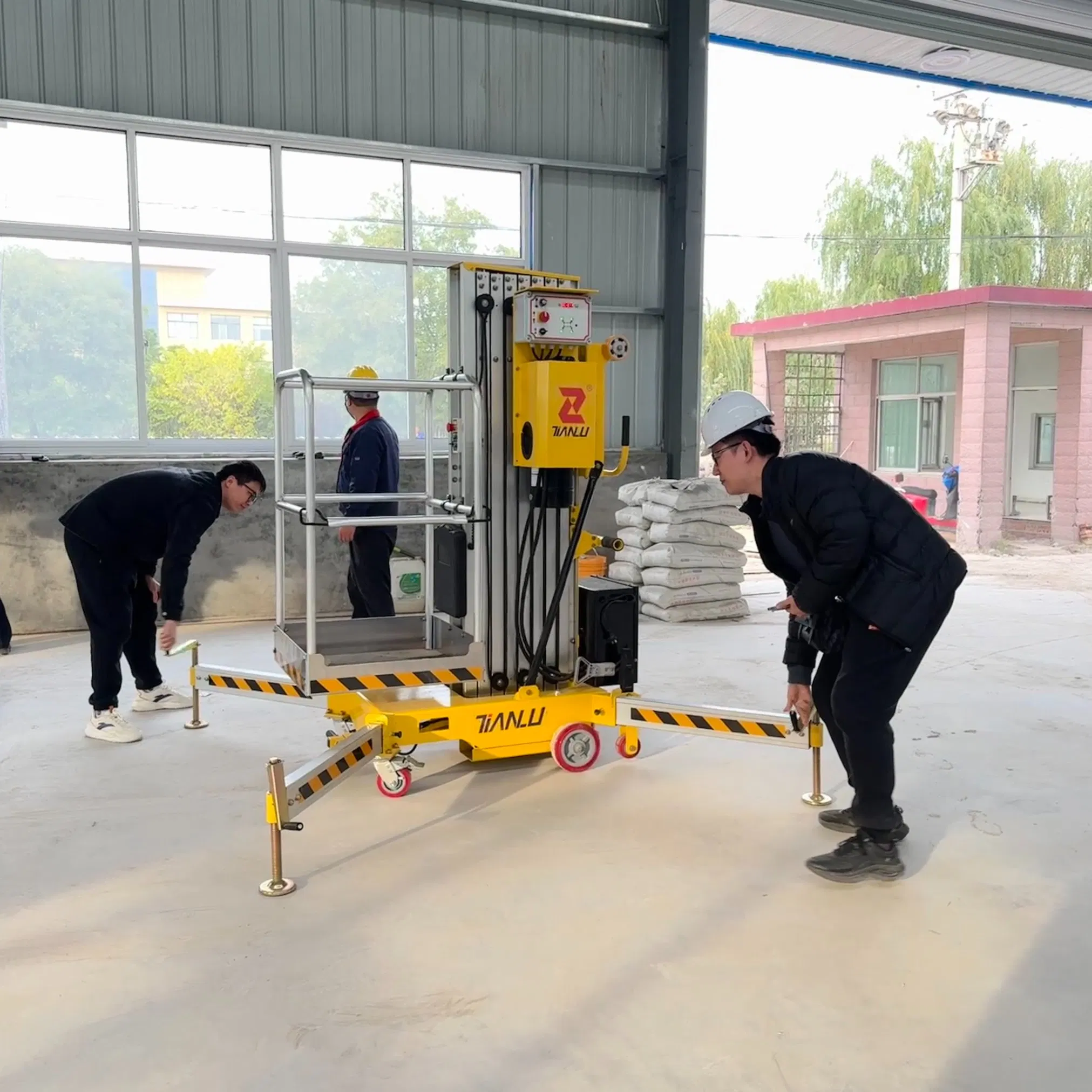 Single Mast Lift Table for Material Handling in Warehouses