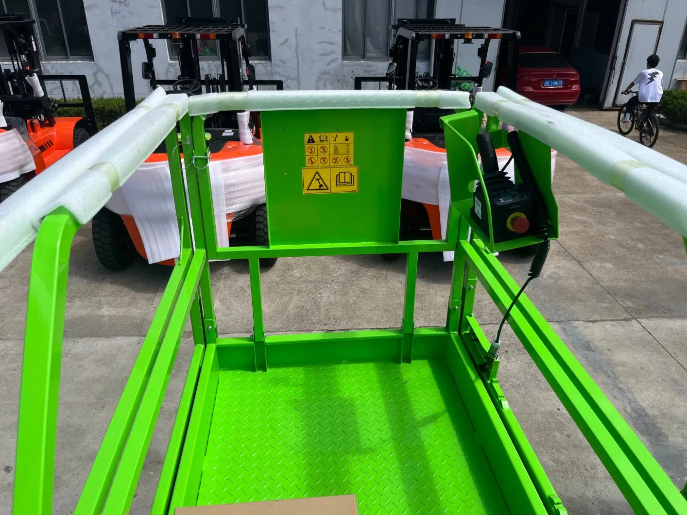 12m Heavy-Duty Electric Scissor Lift Platform 350kg Max Load Non-Marking Tires for Indoor Use CE &amp; ANSI Certified