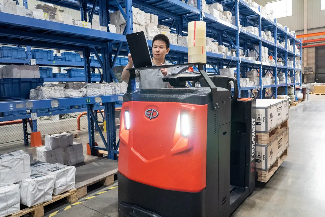 Logistics Solution Order Picker