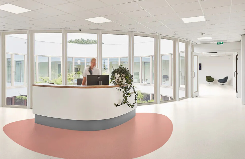 T Grade PVC Floor Covering, Ideal for Hospital Environments, Durable Roller for Vinyl Flooring