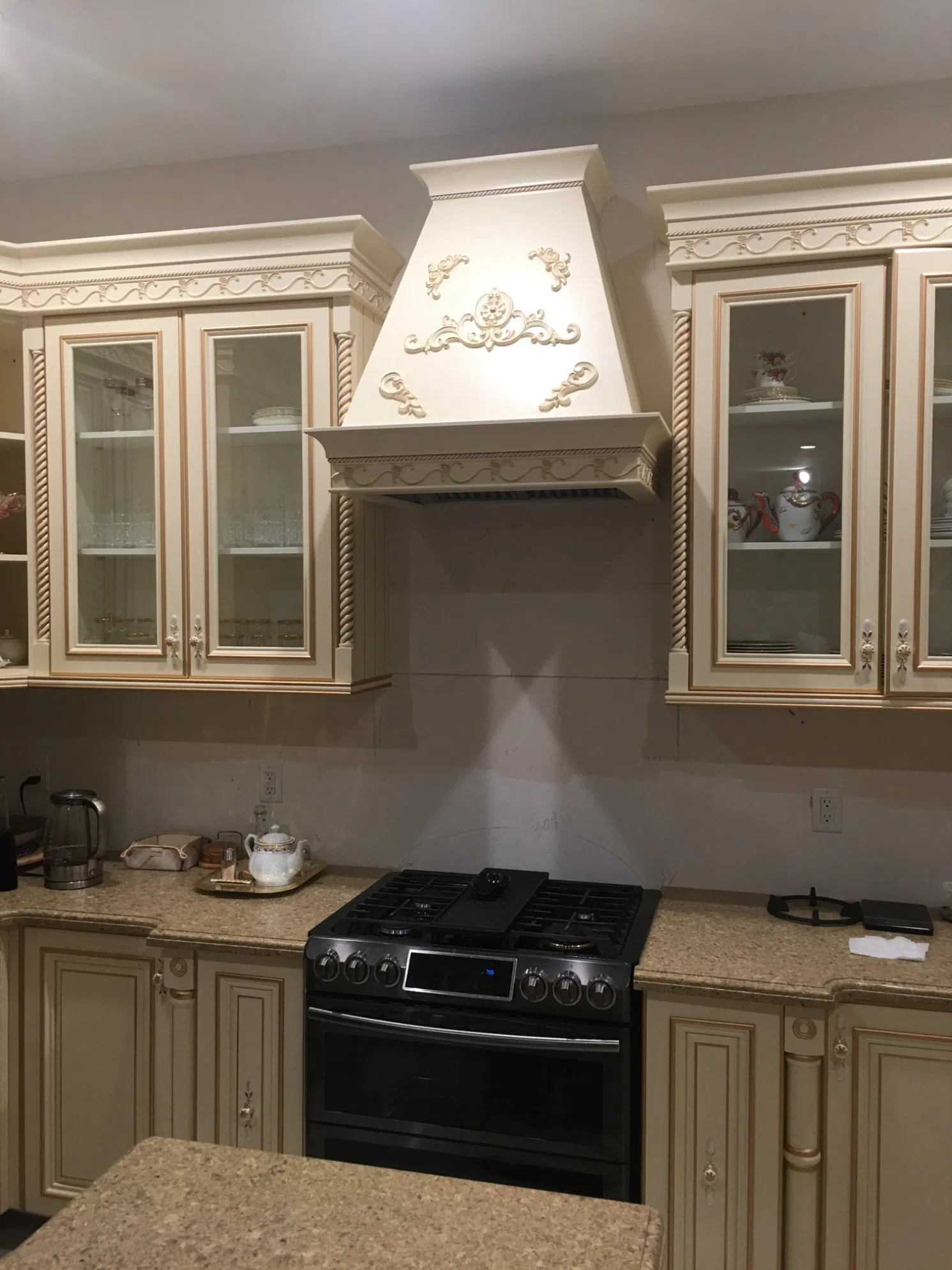 High End Quality Classical Solid Wood Modern Kitchen Cabinet Kitchen Furniture