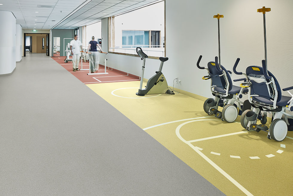 T Grade PVC Floor Covering, Ideal for Hospital Environments, Durable Roller for Vinyl Flooring