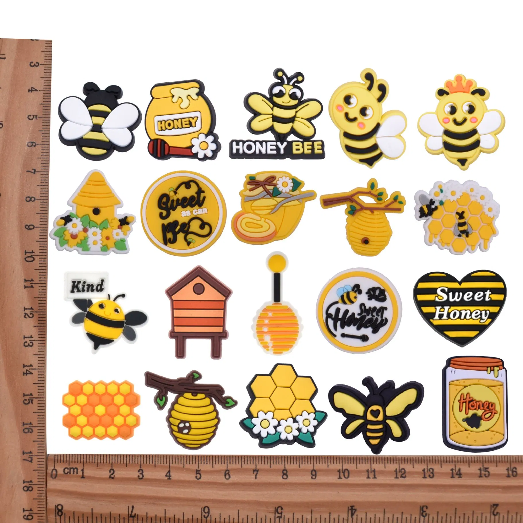 Cute Cartoon Bee PVC Soft Rubber Decorative Buckle for Hole Shoes, Shoe Flowers, Shoe Buckles, Wristbands, and Phone Case Accessories in Stock.