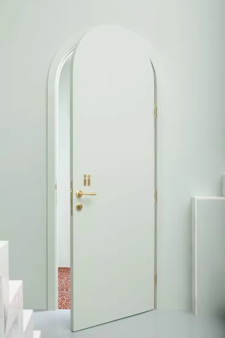 China Modern Main Entrance House Villa Room Solid Wood Bedroom Interior Door with Alloy Smart Lock Modern Home Decoration