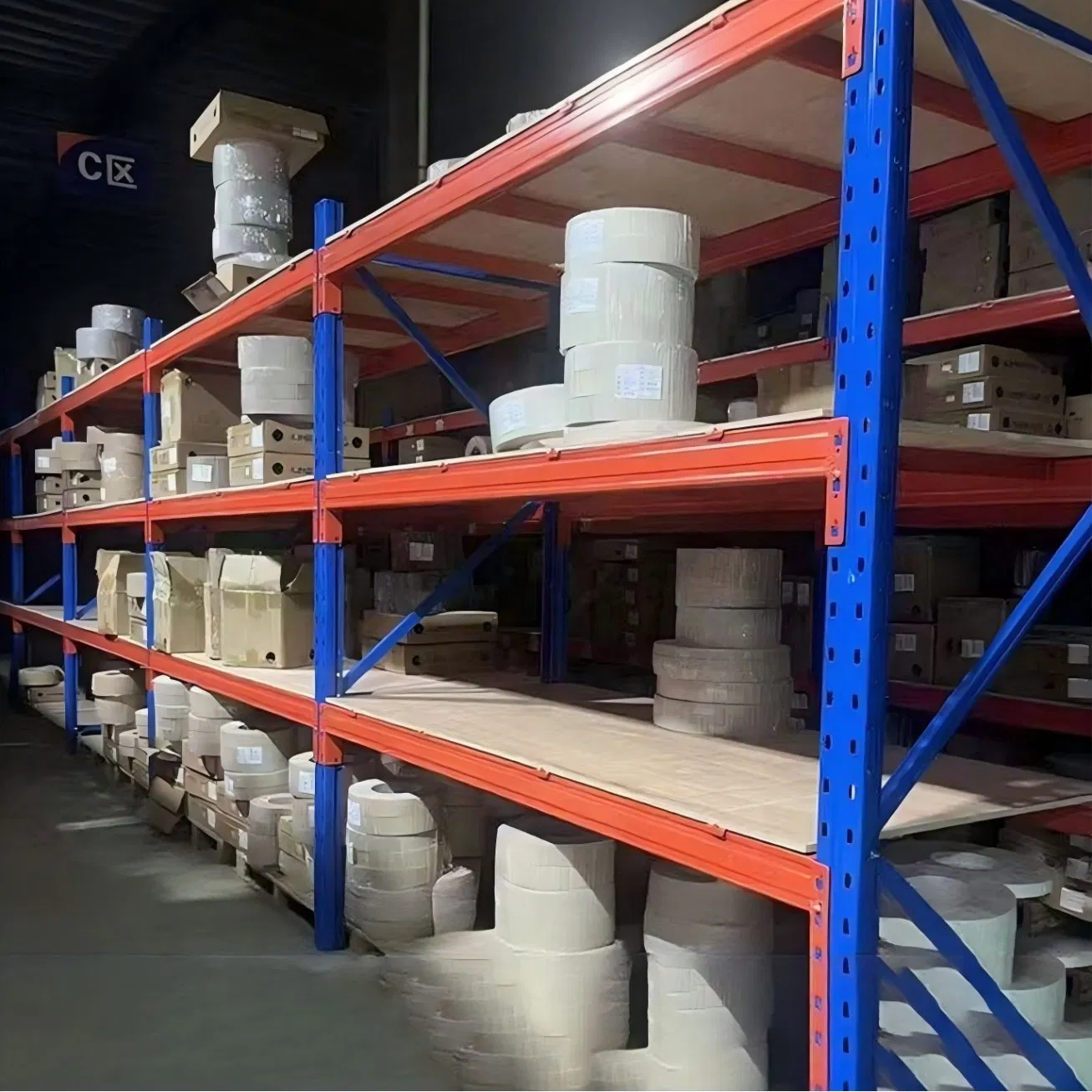 Robust Industrial Shelving Unit for Heavy Duty Storage Solutions