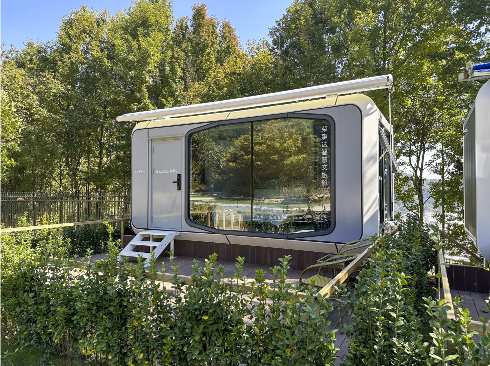 Modular Smart Capsule House Ark Series F16 with Multi-Layer Insulation Prefab Home Eco-Friendly Movable Steel Luxury House