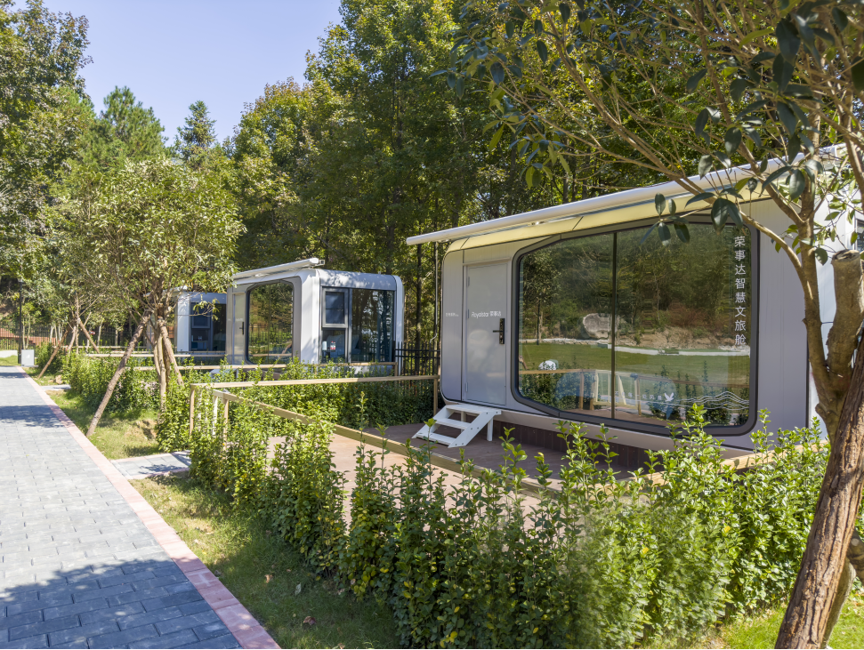 Modular Smart Capsule House Ark Series F16 with Multi-Layer Insulation Prefab Home Eco-Friendly Movable Steel Luxury House