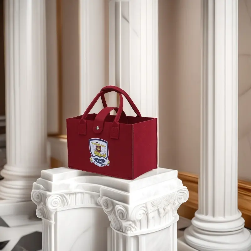 Spacious storage capacity of felt handbag