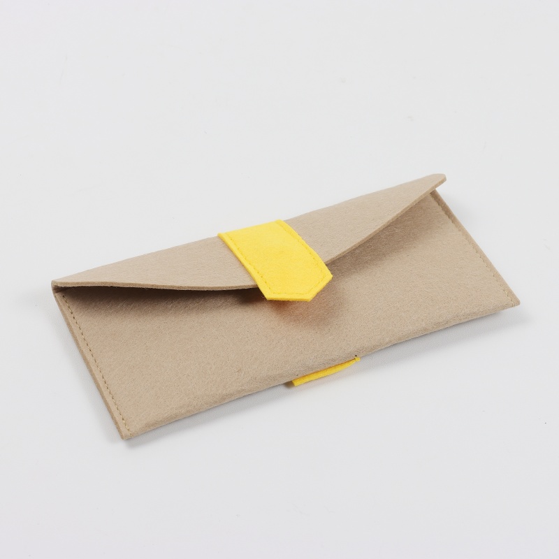 Felt eyeglasses pouch detail image 1
