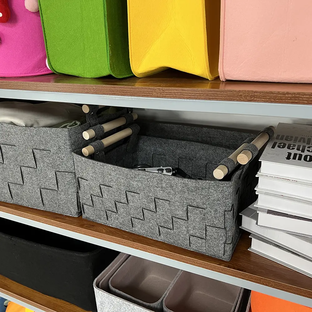 ODM BSCI Collapsible Gray handmade woven Weaving Toys cloth felt Storage Basket Bin with Wood Handle Manufacturer, Quotes