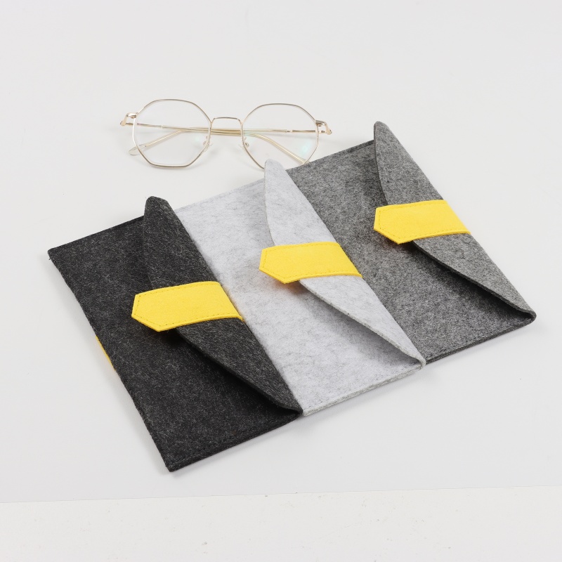 Felt eyeglasses pouch detail image 6