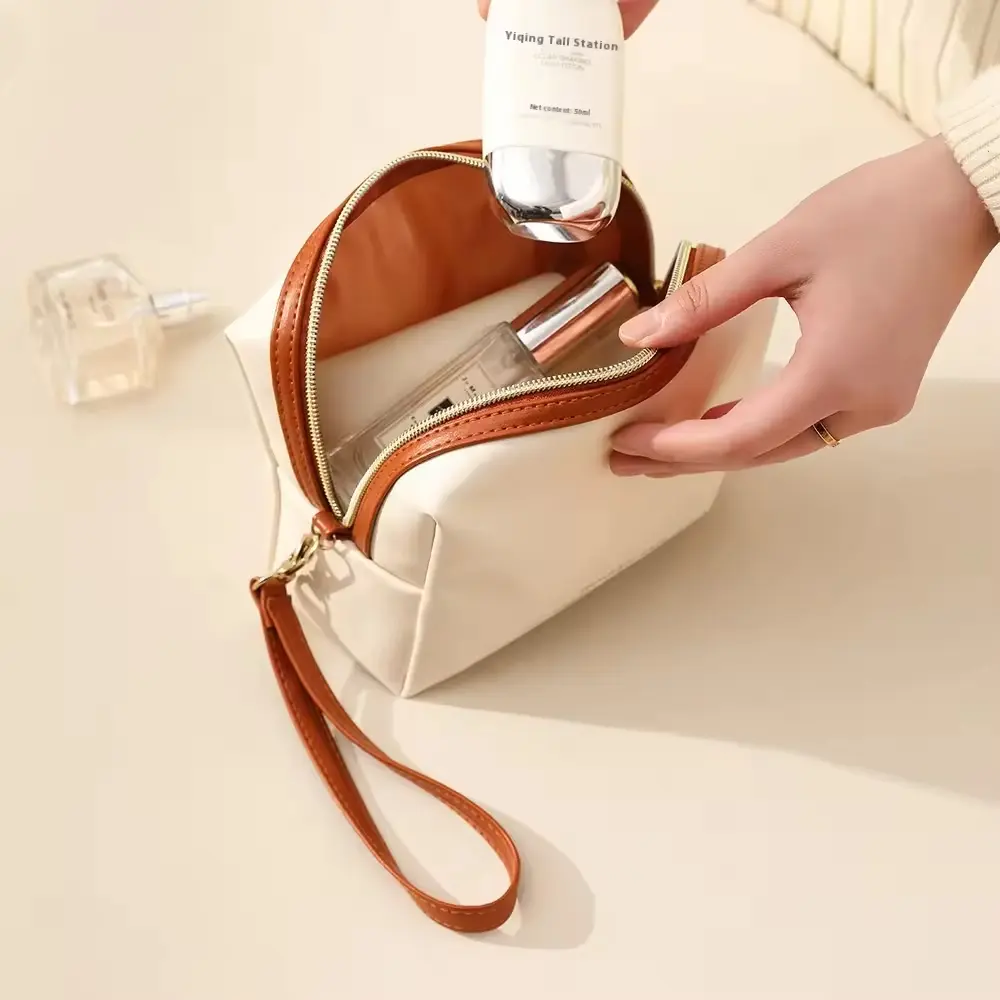Famous Women's PU Makeup Bag Travel Toiletry Bag Cream Cosmetic  Bag with Zipper Closure Fashion Style Factory, Pricelist