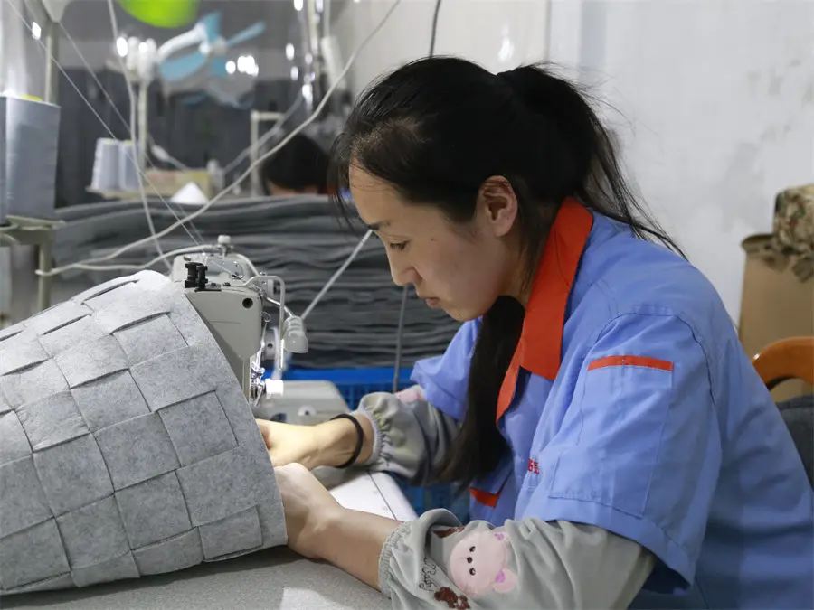 Felt Press Molding Team