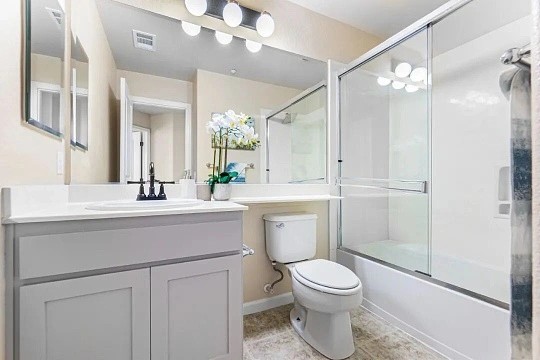 Bathroom & Laundry Room