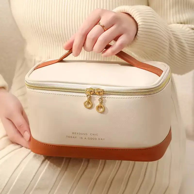 Famous 2025 New Large Capacity Women's PU Cosmetic Bag Portable Square Zipper Travel Wash Bag Fashion Letter Sequin Makeup Bag Suppliers, Exporter