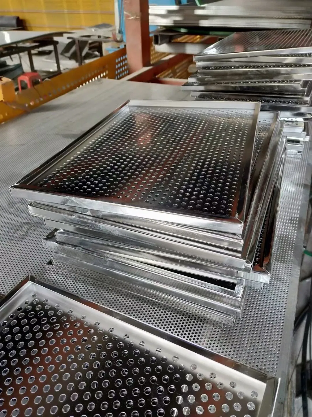 Custom Aluminum Perforated Sheet, Galvanized Perforated Sheet, Copper Perforated Sheet Perforated Steel Sheet for Protective Shield Heating Cover