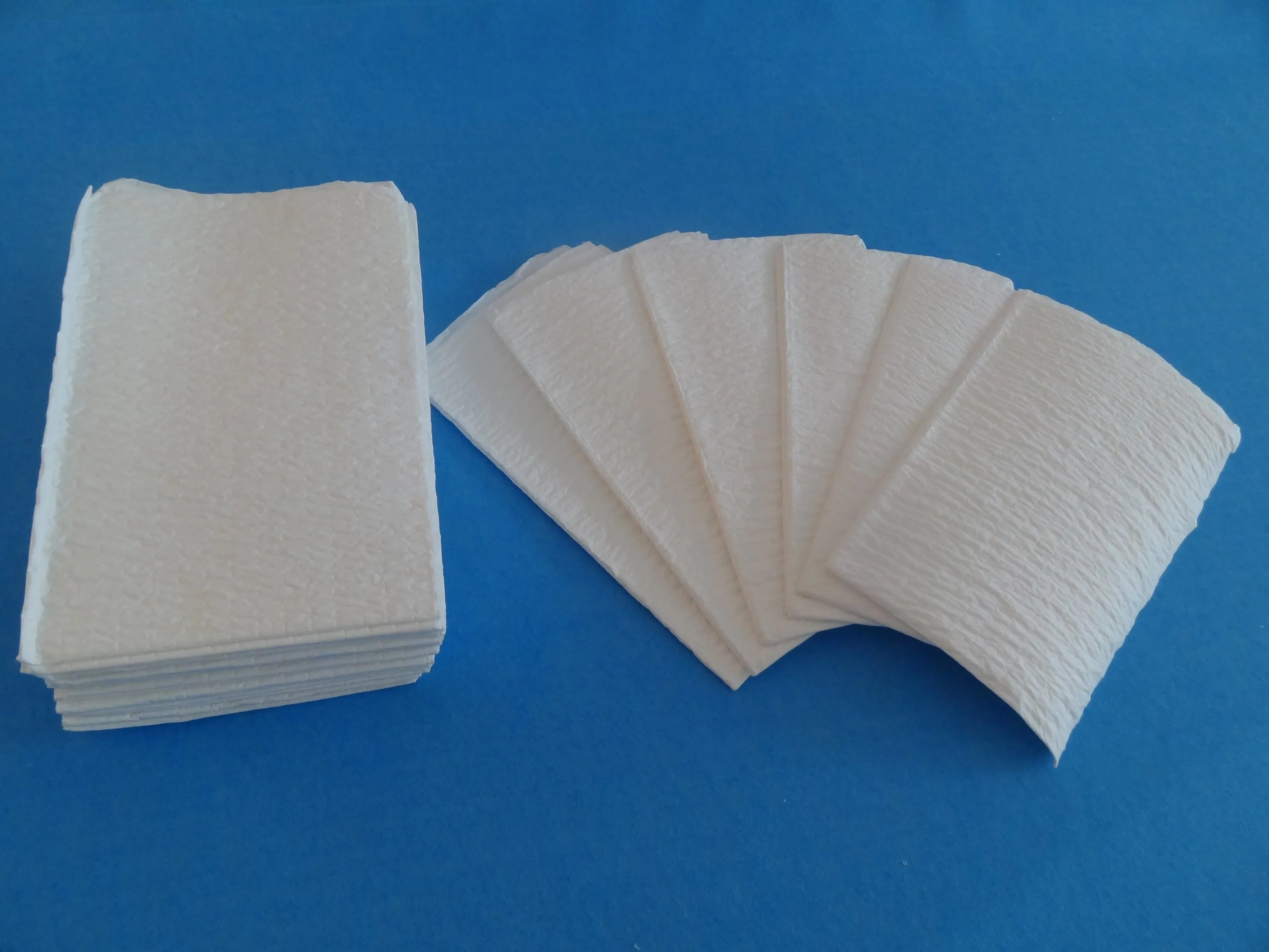 1/4 Fold Disposable Hand Towels 55GSM/65GSM 3/4ply Customized Size for Hospital Doctor