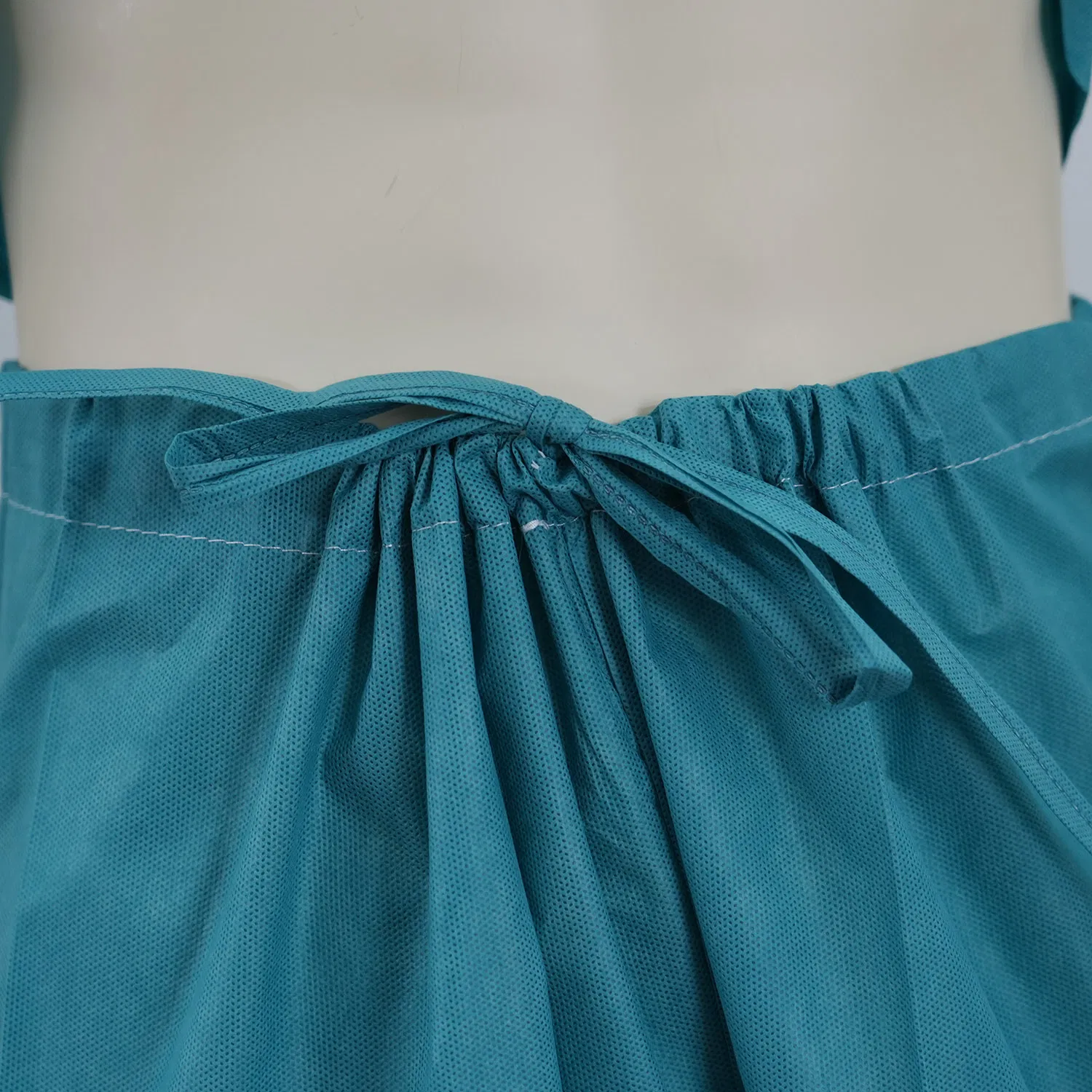 45GSM Disposable Sterile Waterproof Nonwoven V-Neck Scrub Suit for Nurse and Doctor Use Medical Supply with CE ISO Certification