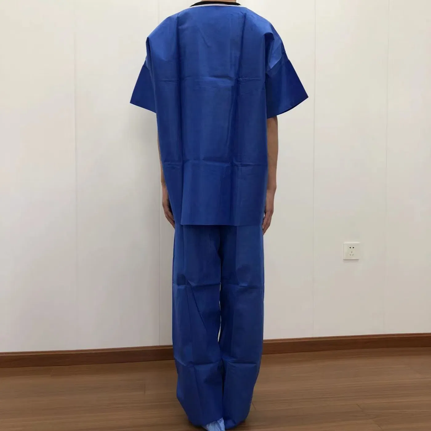 Disposable Nonwoven Fabric V-Neck Blue Scrub Suit Medical Supply Waterproof Scrub Suit Protective Clothes for Hospital Use