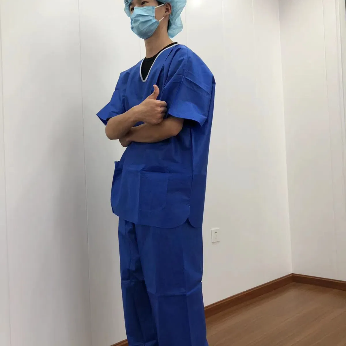High Quality Disposable Medical Supply V-Collar Scrub Suit with CE Certification Hospital Uniform for Doctor Nurse Dental Use