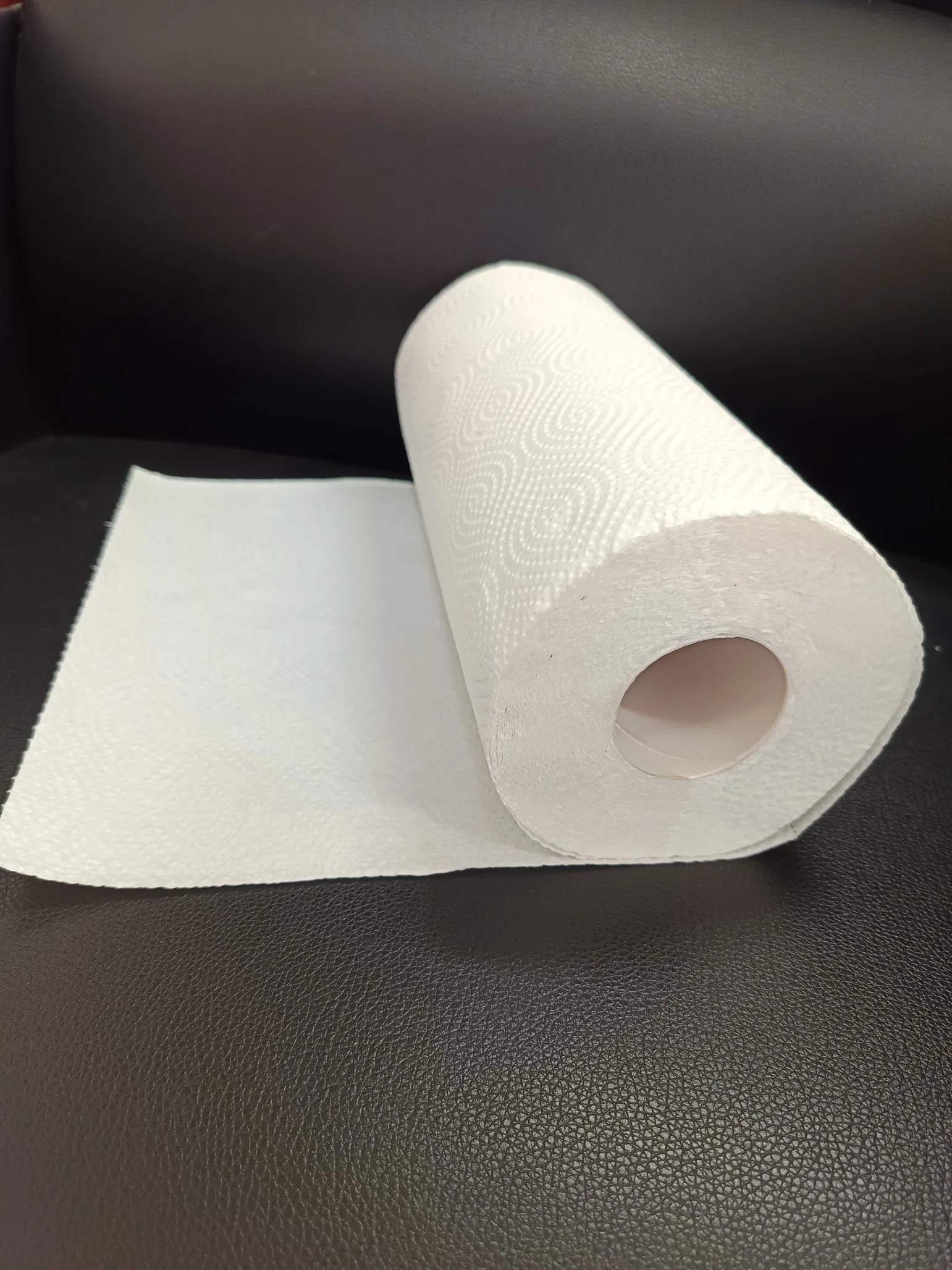 Top Selling Wholesale Cheap Disposable Customizable Printing 2ply Oil Absorbing Embossed Kitchen Tissue Paper Roll Hand Towel