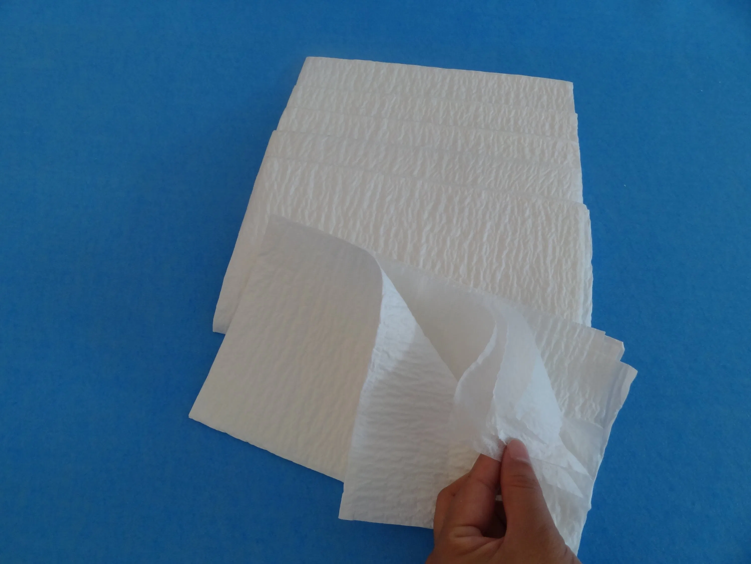 1/4 Fold Disposable Hand Towels 55GSM/65GSM 3/4ply Customized Size for Hospital Doctor