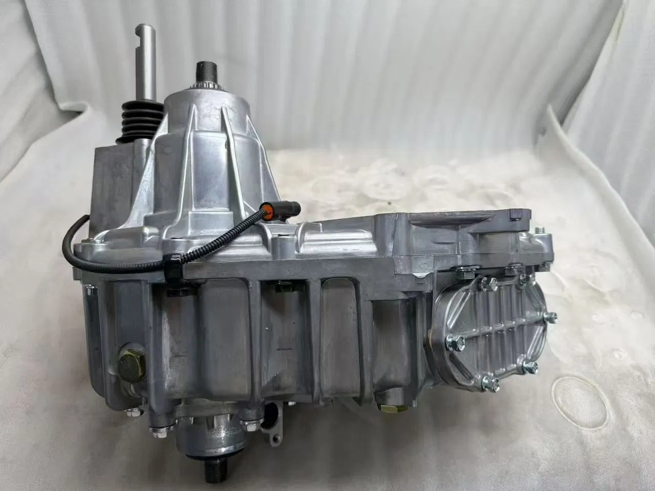 Wholesale New 1Hz Transfer Case Assembly for Toyota Land Cruiser Hzj79 36110-6e181