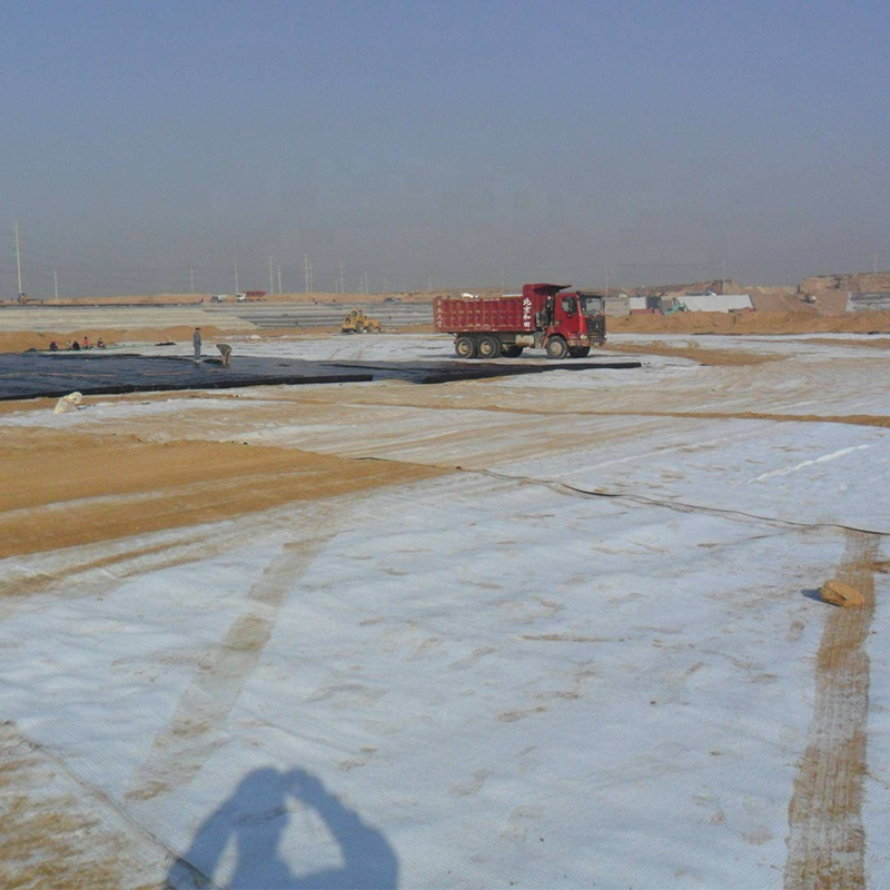 Heavy-Duty Geosynthetic Clay Liner (GCL) for Waterproofing and Containment Applications