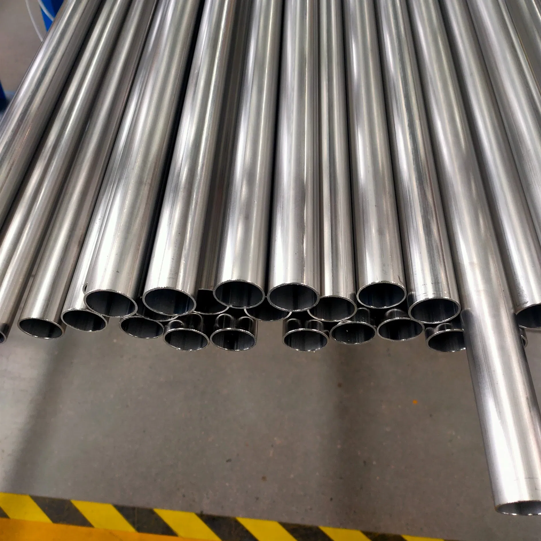 Sanitary Food TP304L Round Pipe, En 10088 Compliant, Passivated Surface, for Aseptic Filling Lines, Fermentation Tanks, and Storage Vessel Connections