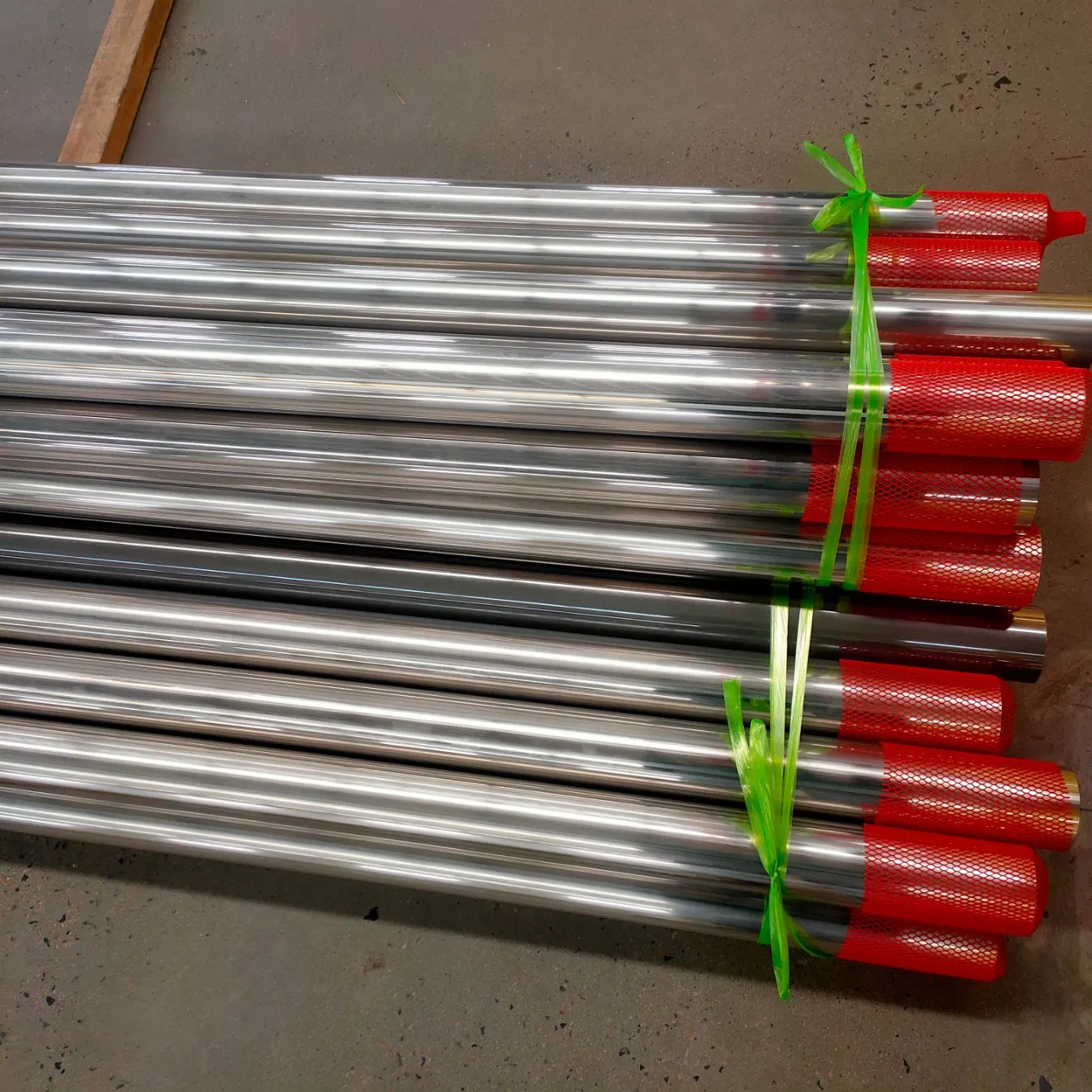 Sanitary Food TP304L Round Pipe, En 10088 Compliant, Passivated Surface, for Aseptic Filling Lines, Fermentation Tanks, and Storage Vessel Connections