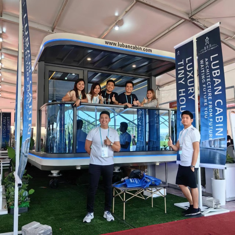 Luxury 2-Bedroom Prefab House 40ft Steel Container Expandable Mobile Module For Hotel Use Tiny Shipping House
