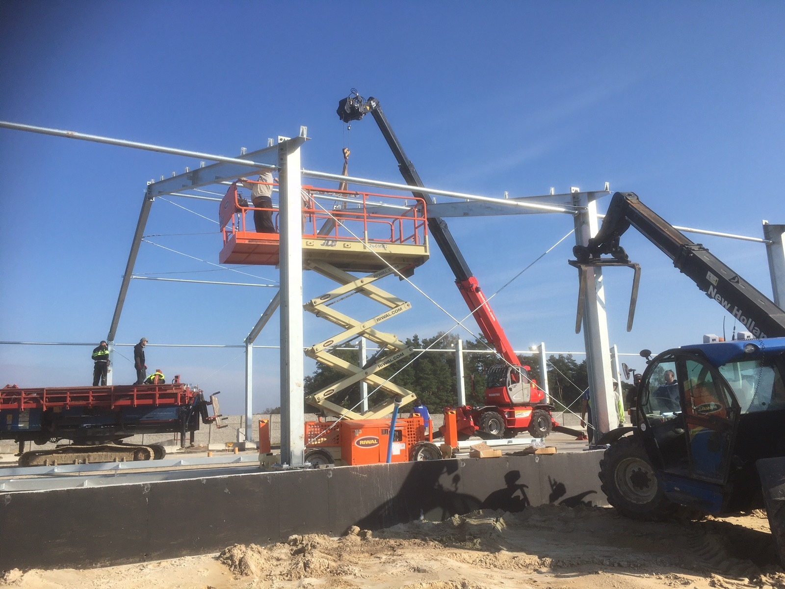 Customized Prefabricated Steel Structure Building Low Cost Office Factory Workshop Warehouse Steel Building