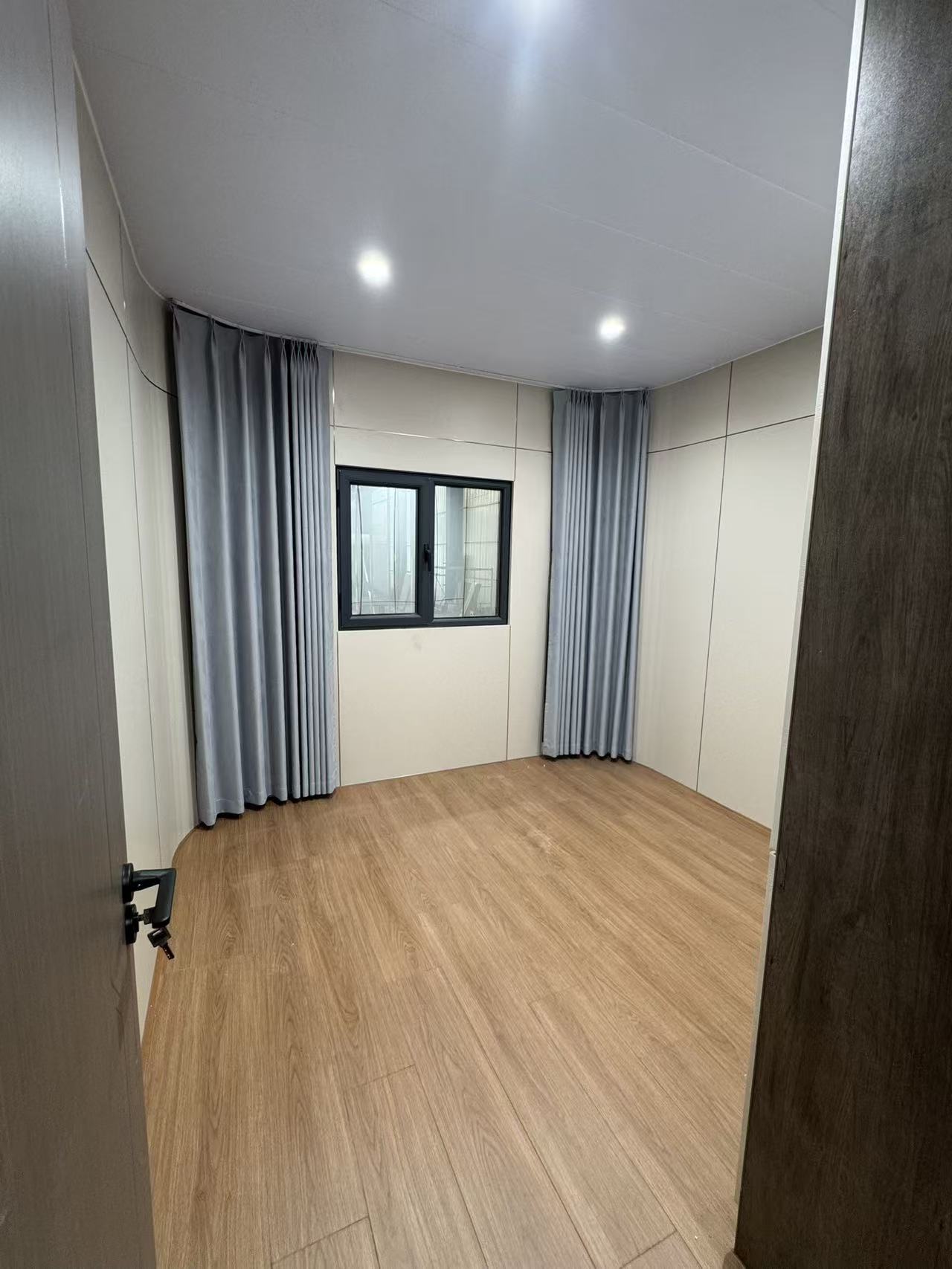 Modern Aluminum Lightweight Space Capsule Movable Prefab House with Steel Frame Luxury Tiny Container Home