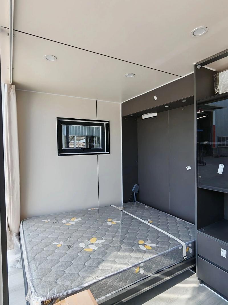 Fully Equipped Steel Chalet Prefabricated Tiny Home Wheels Container Cabins Mobile Trailer House with Gym and Bathroom