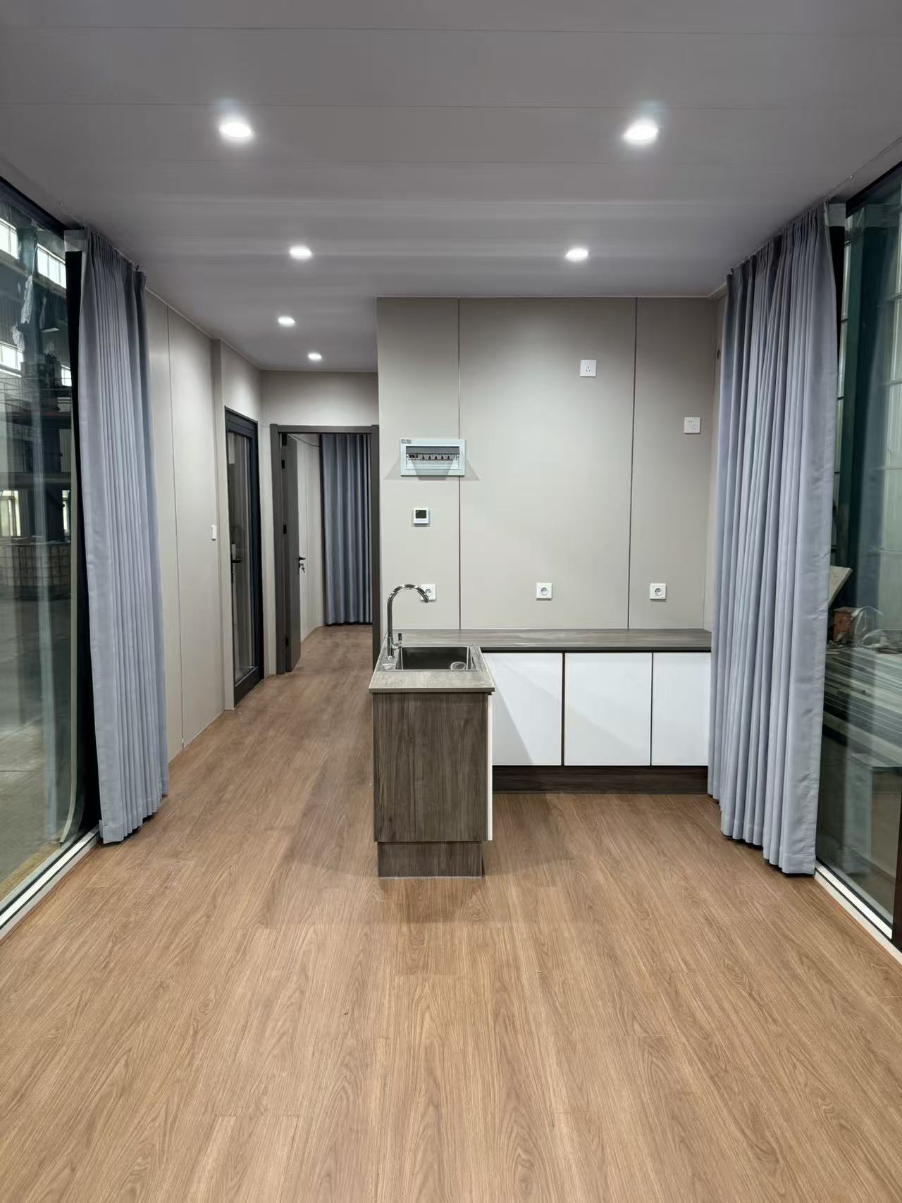 Modern Aluminum Lightweight Space Capsule Movable Prefab House with Steel Frame Luxury Tiny Container Home