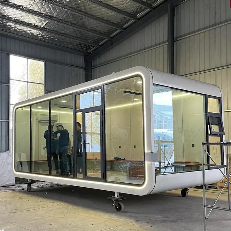 Fully Equipped Steel Chalet Prefabricated Tiny Home Wheels Container Cabins Mobile Trailer House with Gym and Bathroom