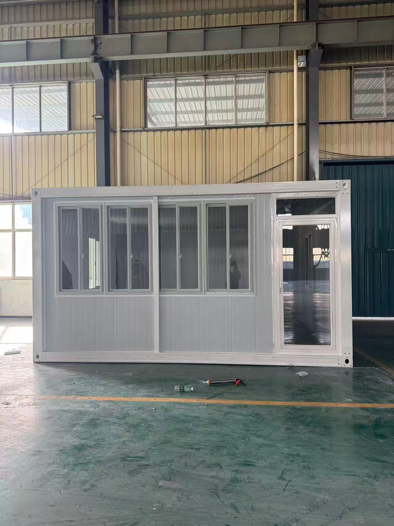 Customize Casas Prefabricadas Container House 20ft Sandwich Panels Home Office Flat Pack House Steel Building Dormitory